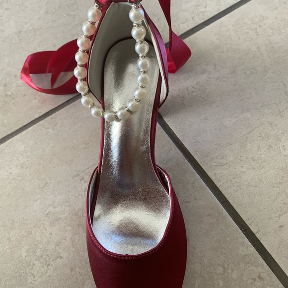 Burgundy heels - Picture 2 of 3